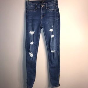Blue, ripped skinny jeans with zipper